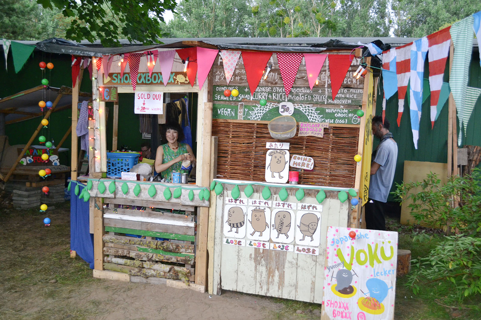 shoxxxboxxx_food_stand