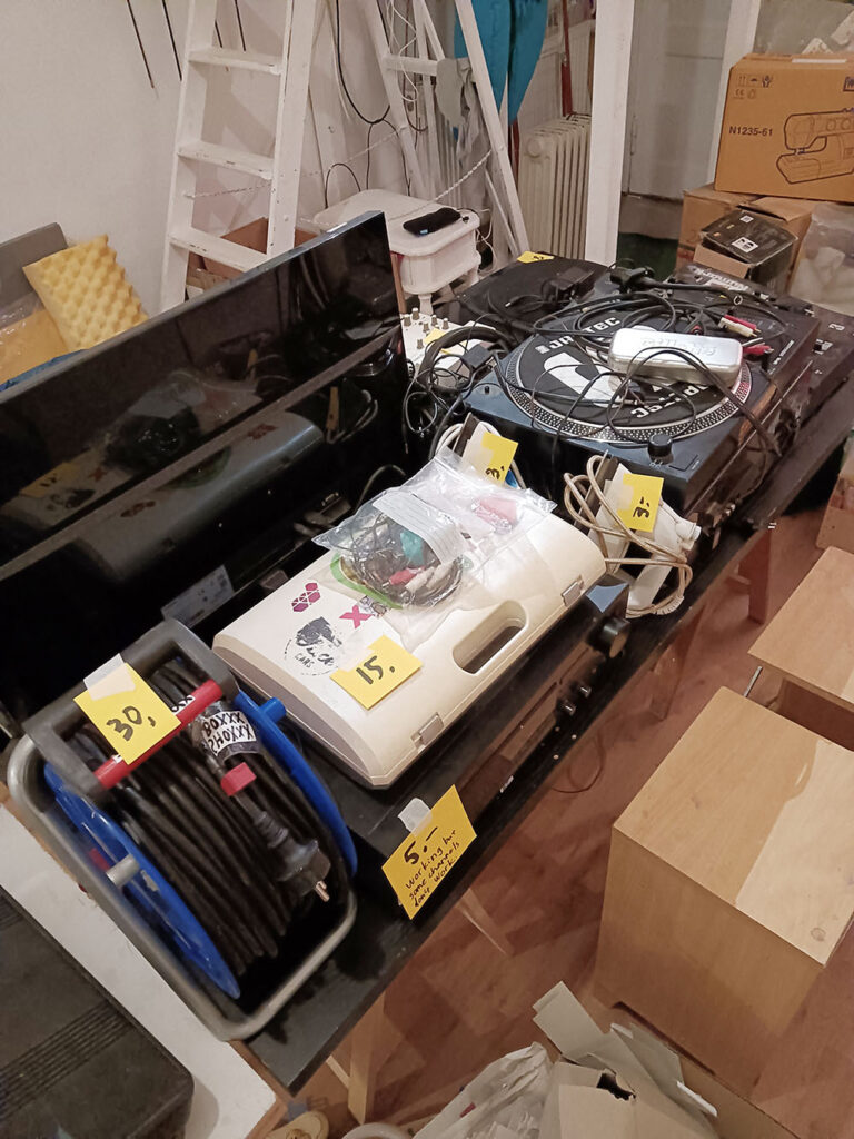 Moving sales shoxxxboxxx